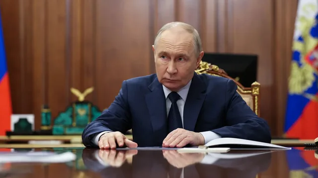 Presidenti &ccedil;ek paralajm&euml;ron Ukrain&euml;n: Dy muaj p&euml;r t&euml;