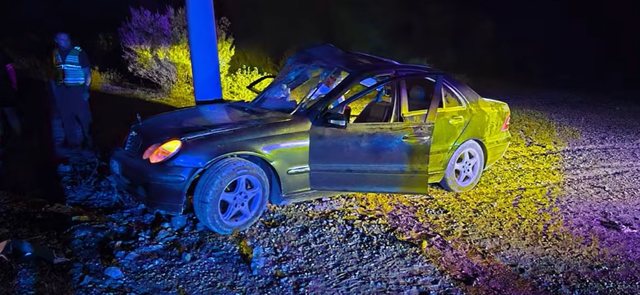 16-vje&ccedil;ari merr makin&euml;n pa leje, aksidentohen gjasht&euml;