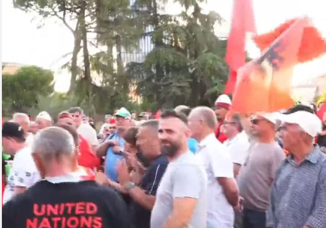 Dita e 42-t&euml; e revolt&euml;s/ Nis organizimi i qytetar&euml;ve&nbsp;n&euml;