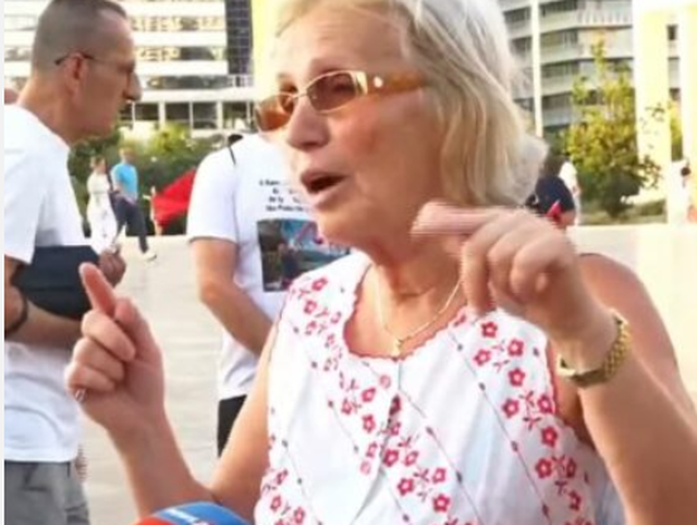 Dita e 43-t&euml; e protest&euml;s/ Qytetar&euml;t zbresin s&euml;rish n&euml;
