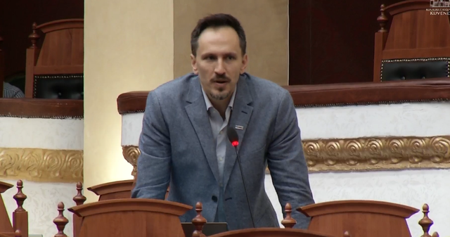 "Shkuan n&euml; Strasburg t&euml; luanin letra e t&euml; pinin ver&euml; me