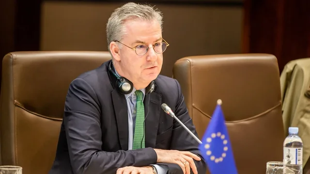 BE em&euml;ron gjermanin Dirk Schubel si P&euml;rfaq&euml;sues t&euml; ri
