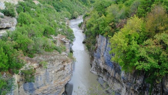 Tragjedia n&euml; Berat, 15-vje&ccedil;ari humbi jet&euml;n n&euml; lumin Osum!