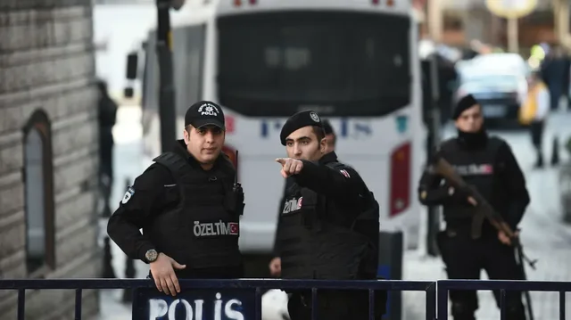 Turqia urdh&euml;ron arrestimin e gati 1,000 personave t&euml; dyshuar p&euml;r