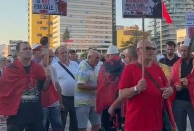 44 ditë revoltë qytetare/ Protestuesit të vendosur për