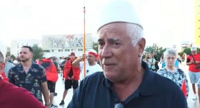 44 dit&euml; revolt&euml; qytetare/ Protestuesit t&euml; vendosur p&euml;r