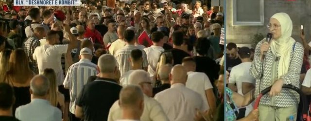 44 dit&euml; revolt&euml; qytetare/ Protestuesit t&euml; vendosur p&euml;r