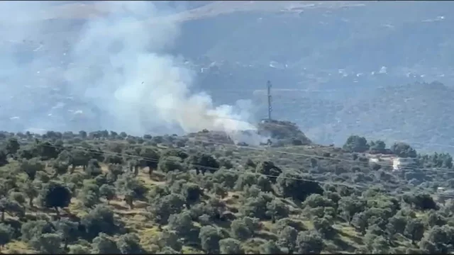 Zjarr n&euml; Vlor&euml;/ Flak&euml;t p&euml;rhapen nga kodrat drejt&euml;