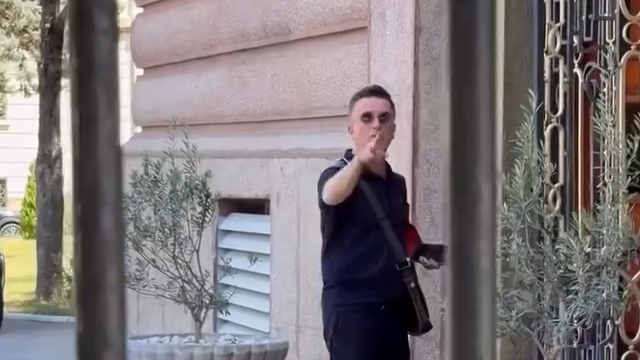 VIDEO/ E paprecedentë! Erion Braçe përplaset dhe shtyn