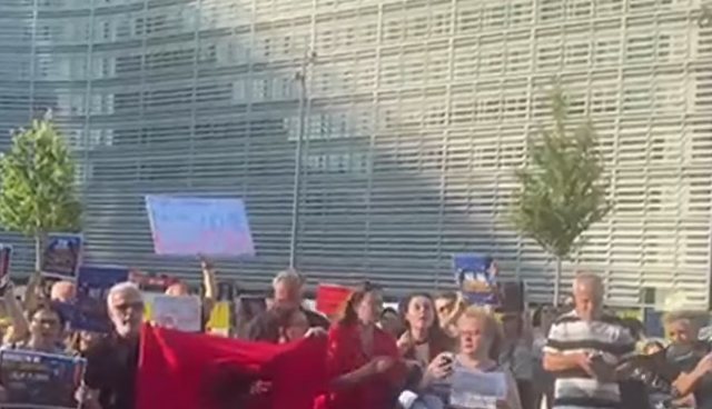 &ldquo;Rama jepe dor&euml;heqj&euml;n&rdquo;/ Emigrant&euml;t shqiptar&euml;