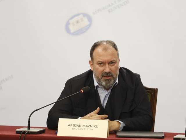 Territorialja/ Mazniku: Opozita ka djegur n&euml; m&euml;nyr&euml; sistematike