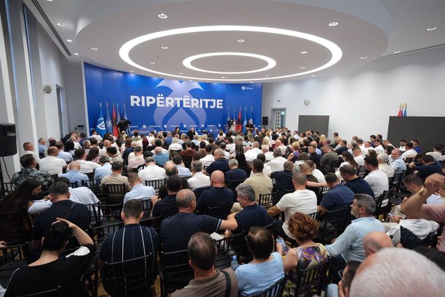 Mbledhja e K&euml;shillit Komb&euml;tar t&euml; Partis&euml; Demokratike/ Saimir