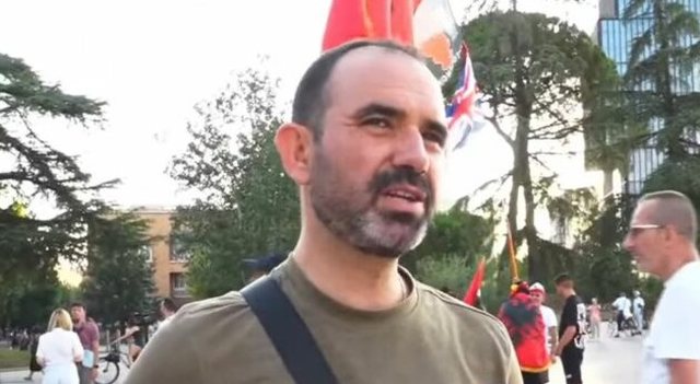 Dita 46-t&euml; e protest&euml;s/ Qyetar&euml;t vijojn&euml; revolt&euml;n,