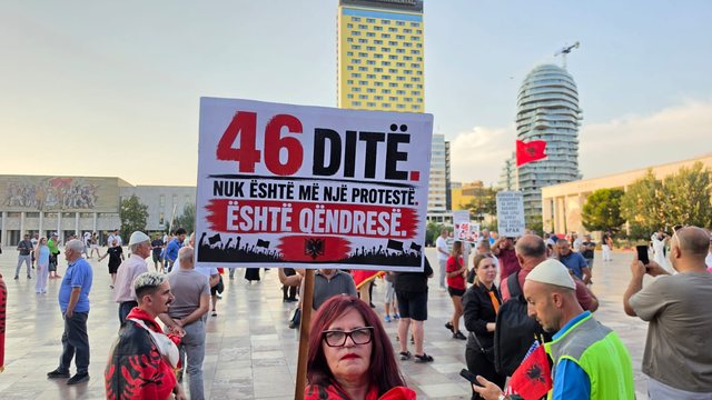 Dita 46-të e protestës/ Qyetarët vijojnë revoltën,