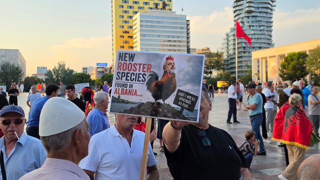Dita 46-të e protestës/ Qyetarët vijojnë revoltën,
