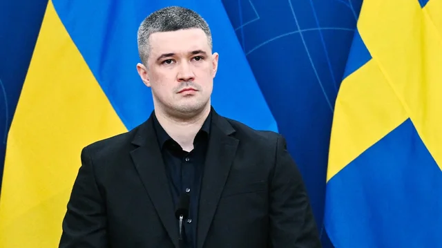 Dor&euml;hiqet ministri ukrainas i Mbrojtjes pas riorganizimit t&euml;