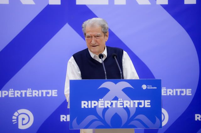 Rip&euml;rt&euml;ritja e partis&euml;/ Berisha uron drejtuesit e rinj t&euml;