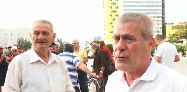 Dita e 47-t&euml; e protest&euml;s/ Qytetar&euml;t zbresin s&euml;rish n&euml;