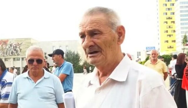 Dita e 47-t&euml; e protest&euml;s/ Qytetar&euml;t zbresin s&euml;rish n&euml;