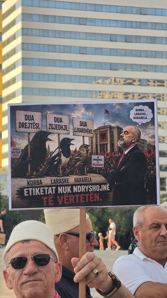 Dita e 47-t&euml; e protest&euml;s/ Qytetar&euml;t zbresin s&euml;rish n&euml;