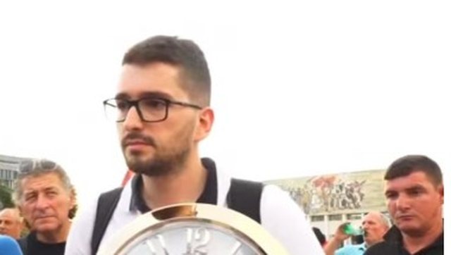 "Edhe sa koh&euml; duhet t&euml; presim p&euml;r uj&euml; 24