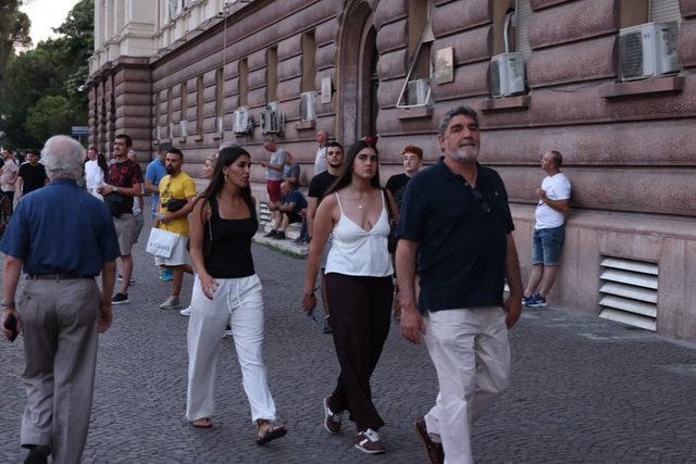 FOTOLAJM / Dita e 47-t&euml; e protest&euml;s, ambasadori i Spanj&euml;s shihet