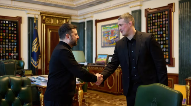 Shkarkimi i ministrit t&euml; Mbrojtjes nxit protesta n&euml; Ukrain&euml;