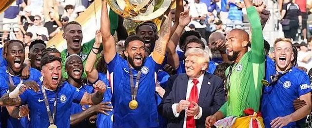 Presidenti Trump do t&euml; dor&euml;zoj&euml; trofeun e Kup&euml;s s&euml;