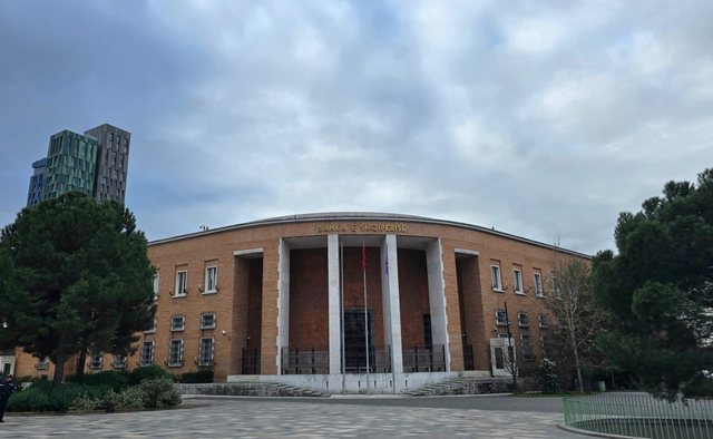 Banka e Shqip&euml;ris&euml; propozon q&euml; Guvernatori t&euml; ket&euml;