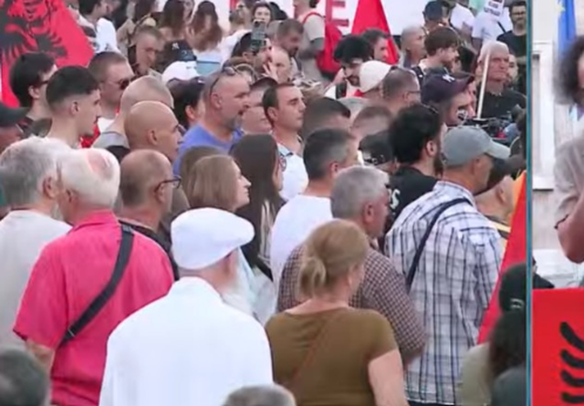 Revolta qytetare n&euml; dit&euml;n e 48/ Protestuesi: Nuk &euml;sht&euml; koha