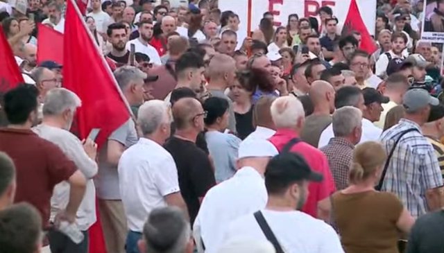 Dita e 48-t&euml; e protest&euml;s/&nbsp;Aktivisti: T&euml; mblidhemi m&euml;