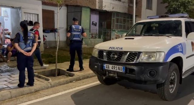 Plagosi me thikë në kokë 18-vjeçarin , arrestohet njerku