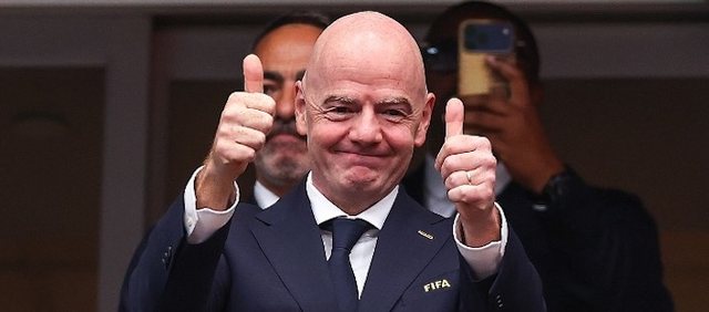 Infantino, brenda një muaji e përshkoi dy herë rrotull