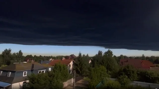 Imazhe t&euml; frikshme! Dielli &euml;sht&euml; zhdukur, tymi i zi mbulon