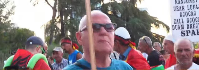 Dita e 49-t&euml; e protest&euml;s/ Qytetar&euml;t zbresin s&euml;rish n&euml;