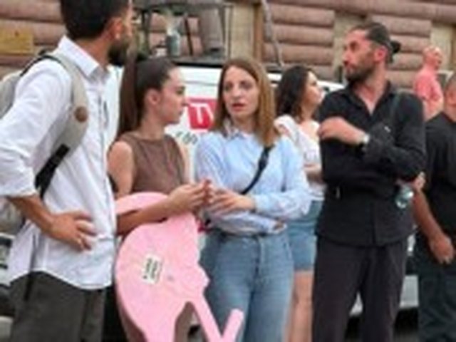 Dita e 49-t&euml; e protest&euml;s/ Qytetar&euml;t zbresin s&euml;rish n&euml;