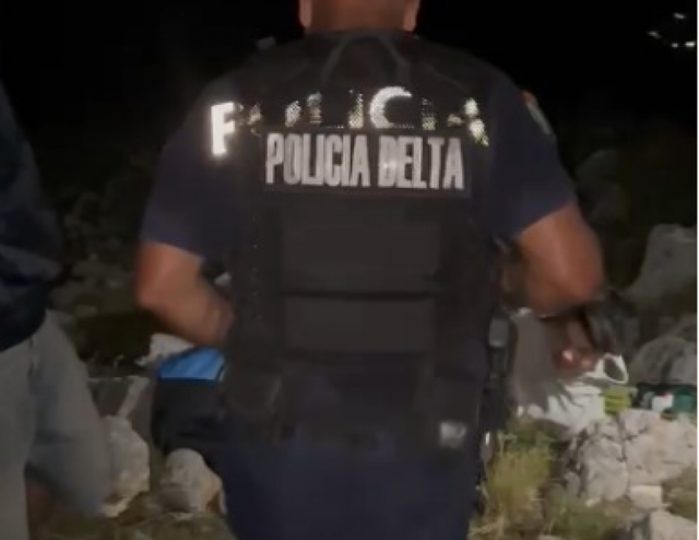 VIDEO/Pes&euml; turist&euml; gjerman&euml; mbet&euml;n t&euml; bllokuar n&euml;
