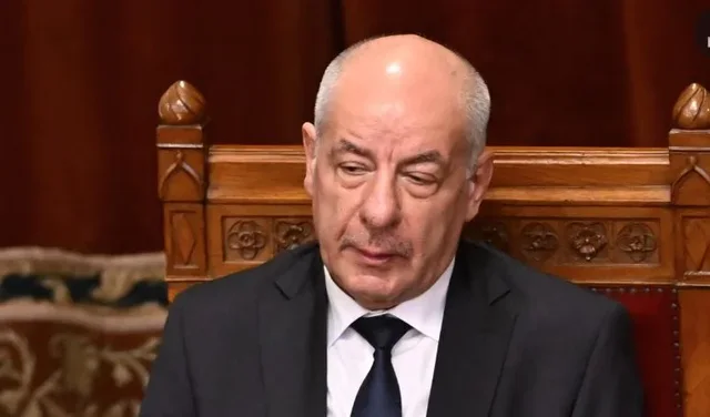 Presidenti Hungaris&euml; jep dor&euml;heqjen, ligjv&euml;n&euml;sit pritet