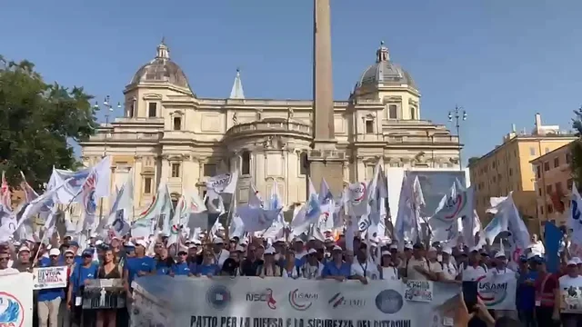 Protest&euml; n&euml; Itali/ Mij&euml;ra ushtar&euml; dhe polic&euml;
