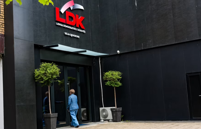 Anulohet tubimi para selis&euml; s&euml; LDK-s&euml;! Organizator&euml;t e