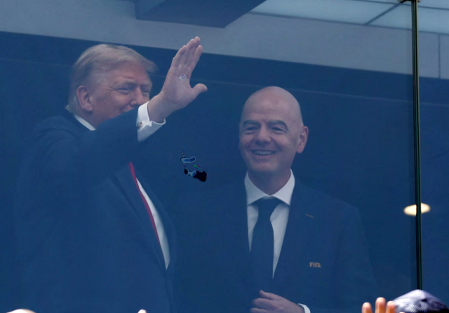 Trump mb&euml;rrin me helikopter p&euml;r t&euml; ndjekur finalen e Kup&euml;s