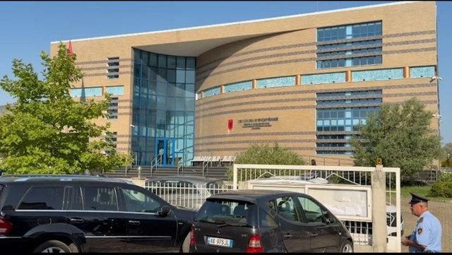 Incidenti n&euml; Poliklinik&euml;n n&euml; Shkod&euml;r/ Bab&euml; e bir dhe