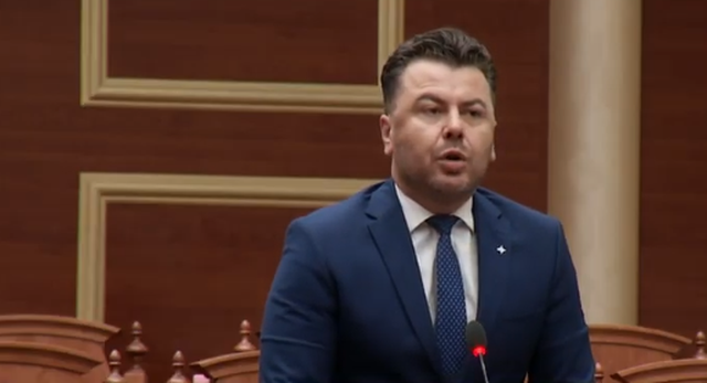 Raportimi i Endri Shabanit sjell p&euml;rplasje n&euml; Kuvend, PD: U zgjodh