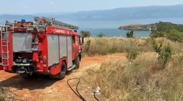 Zjarri n&euml; zon&euml;n e Qaf&euml; Than&euml;s/  Izolohet vatra, policia nis
