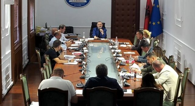 "Nj&euml; tuf&euml; budallenjsh"/ Ministri Gonxhja ashp&euml;rson