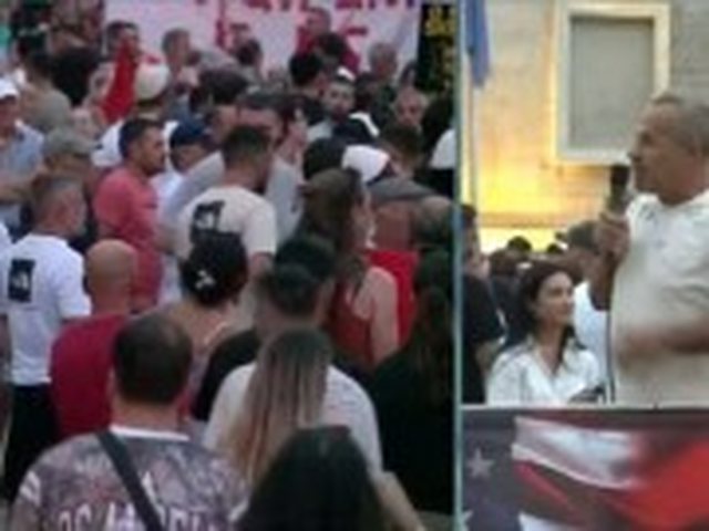 Dita e 52-t&euml; e protest&euml;s/ Qytetar&euml;t zbresin s&euml;rish n&euml;
