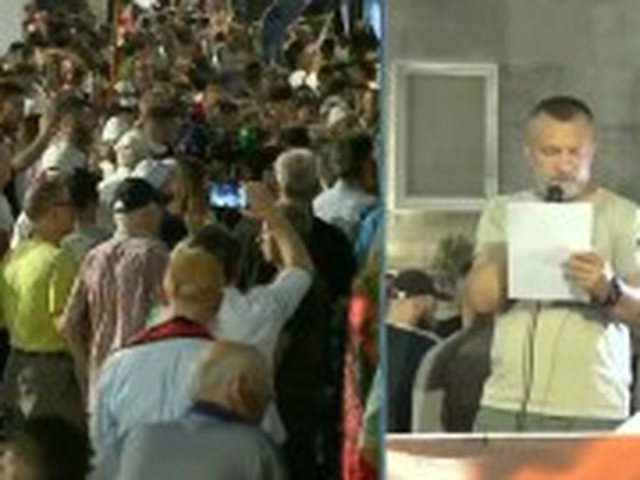 Dita e 52-t&euml; e protest&euml;s/ Qytetar&euml;t zbresin s&euml;rish n&euml;
