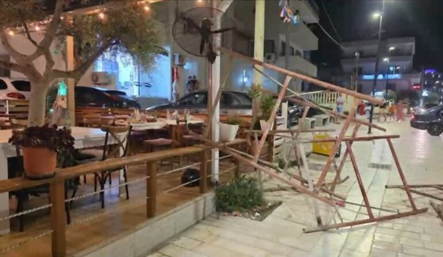 Kaos n&euml; Sarand&euml;/ Stuhia b&euml;n k&euml;rdin&euml;, xhama t&euml;