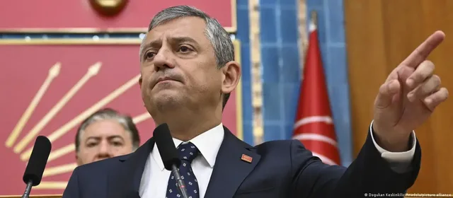 &Ouml;zg&uuml;r &Ouml;zel njofton formimin e nj&euml; partie t&euml; re