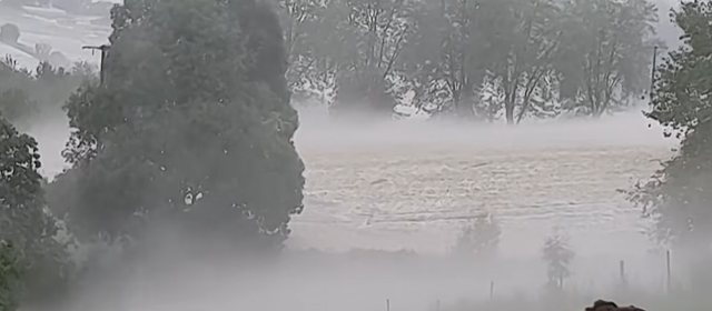 Paralajm&euml;rim p&euml;r tornado, bresh&euml;r dhe p&euml;rmbytje,